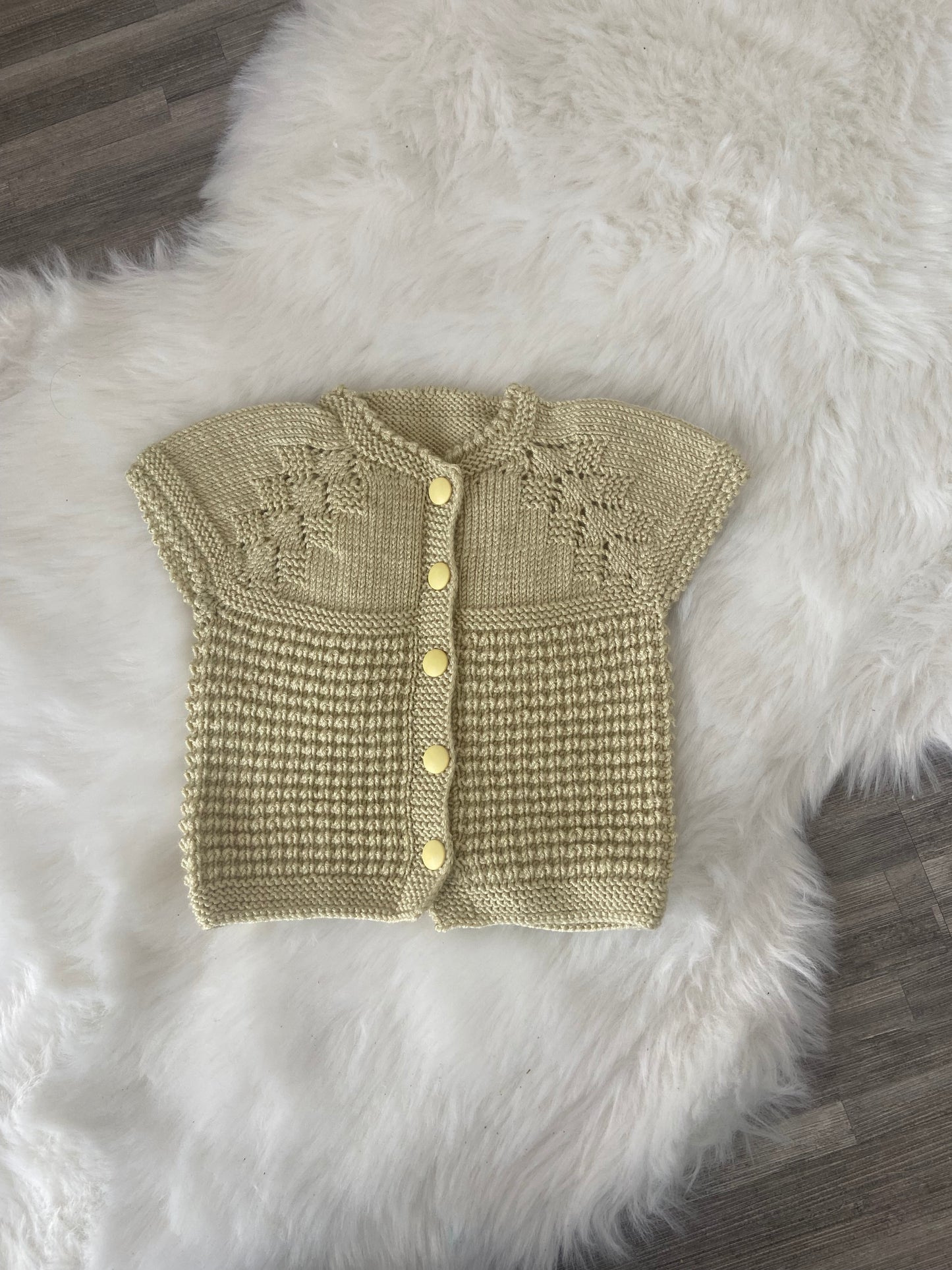 Short sleeve vest