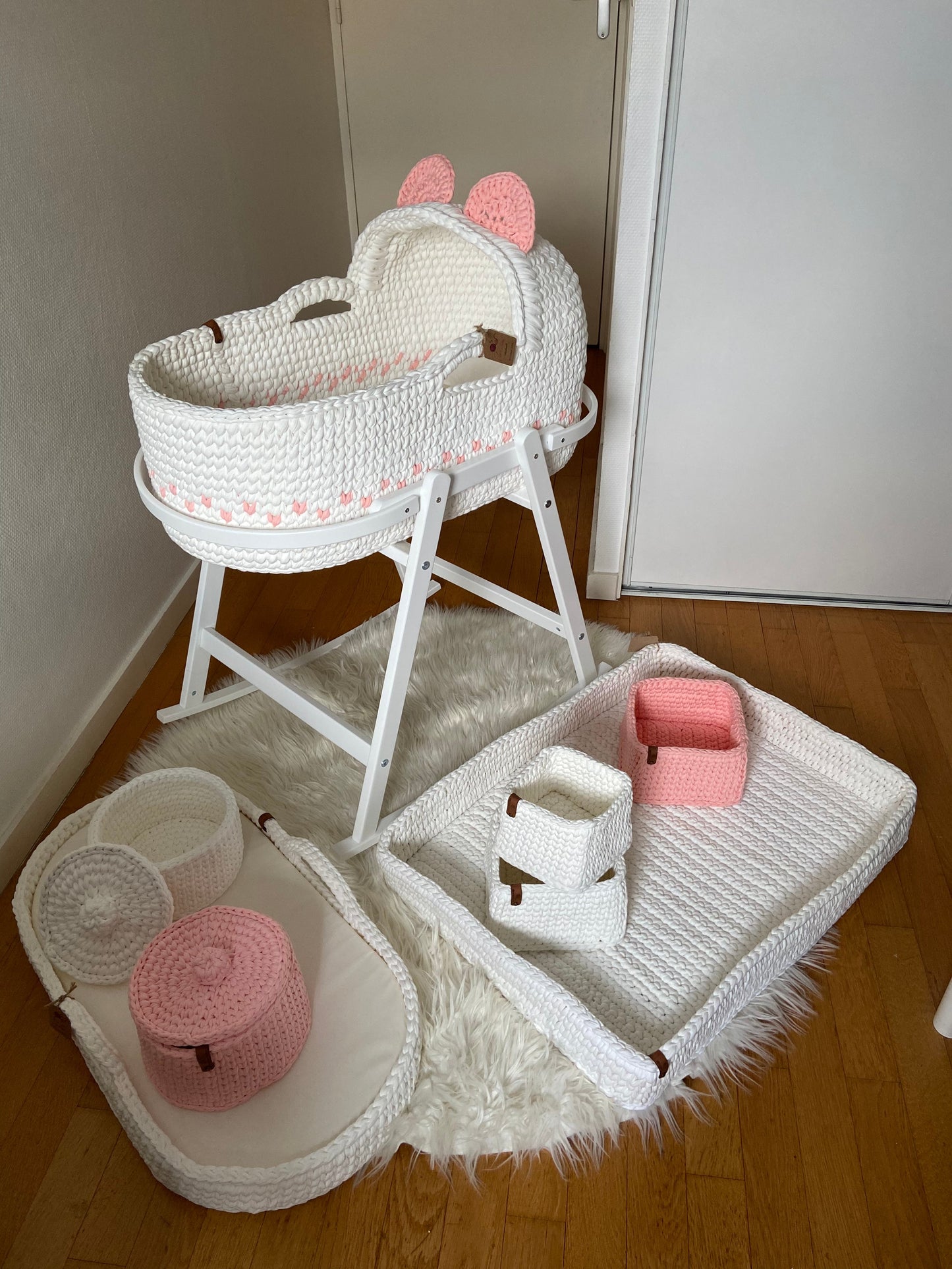Cradle with hat