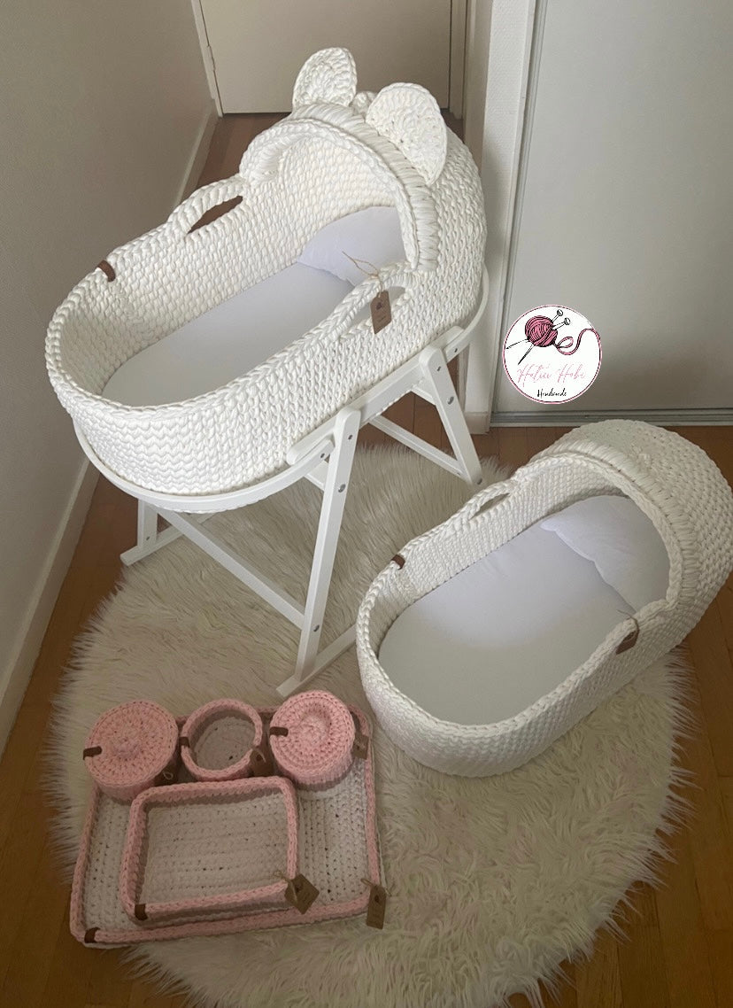 Cradle with hat