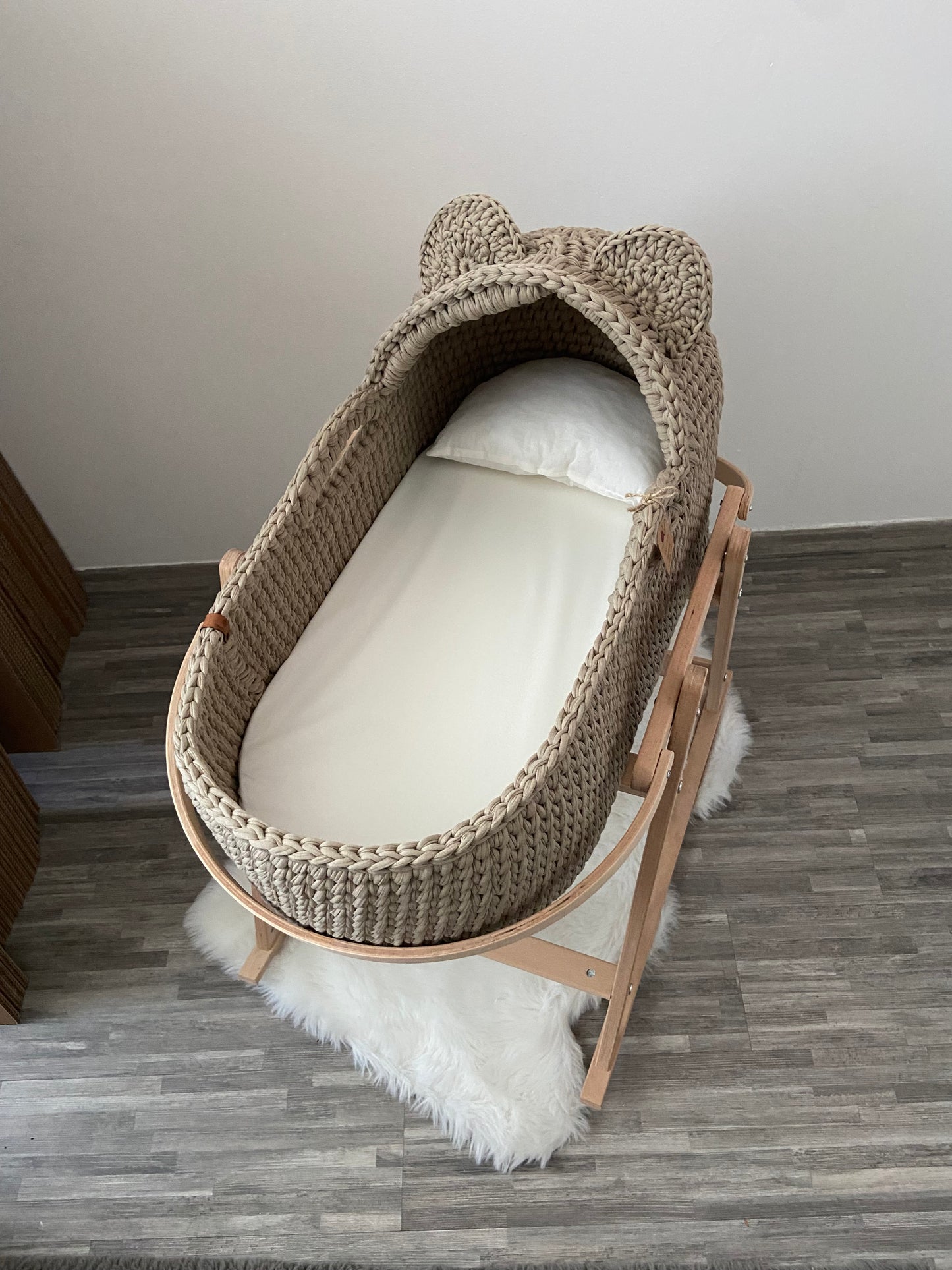 Cradle with hat