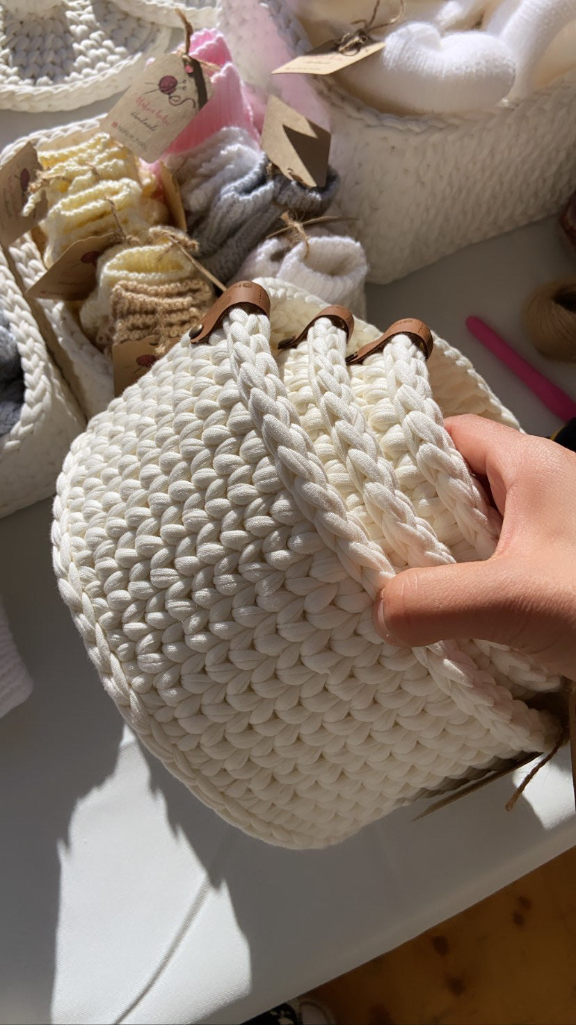 Round storage basket