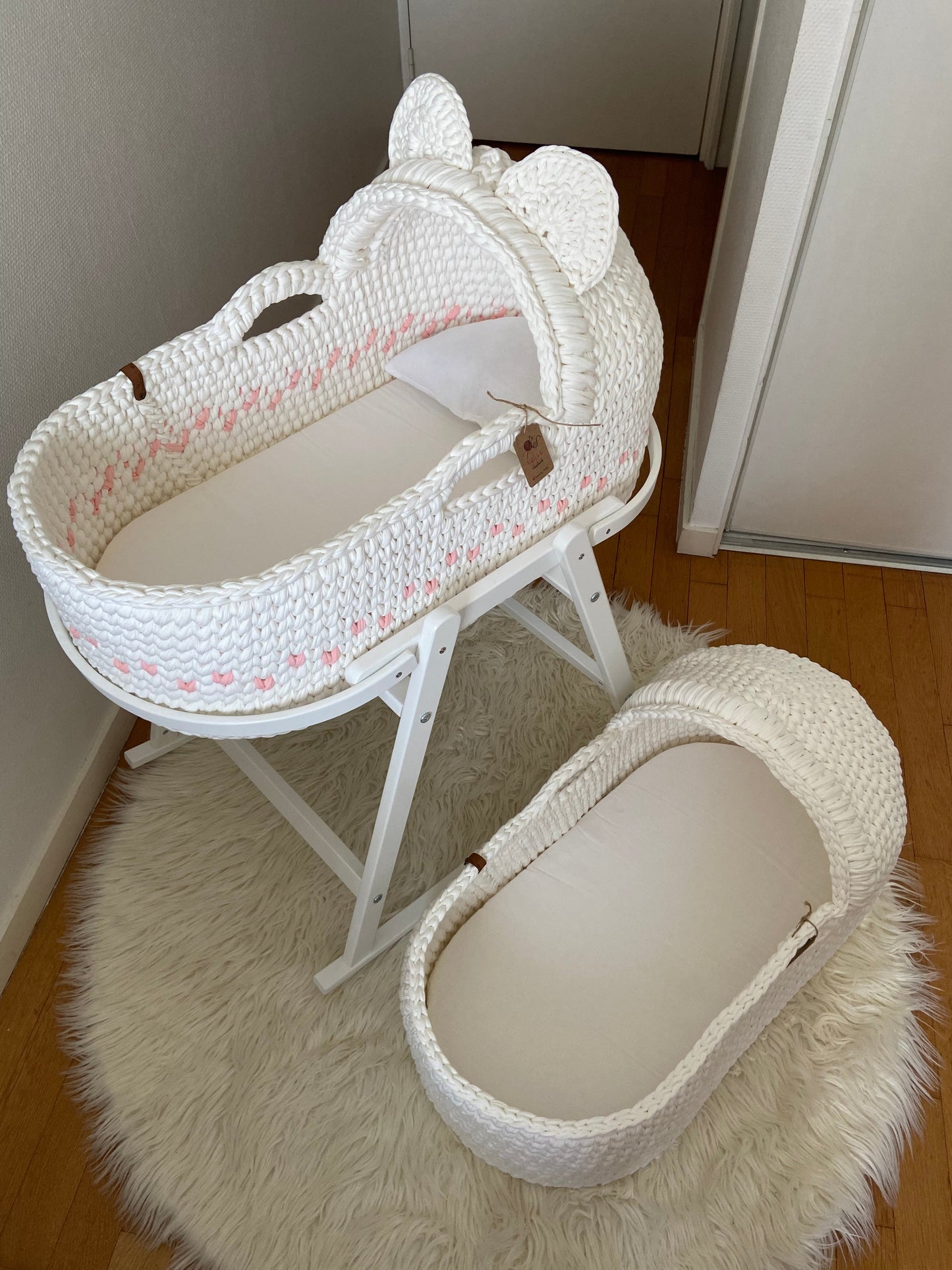 Cradle with hat