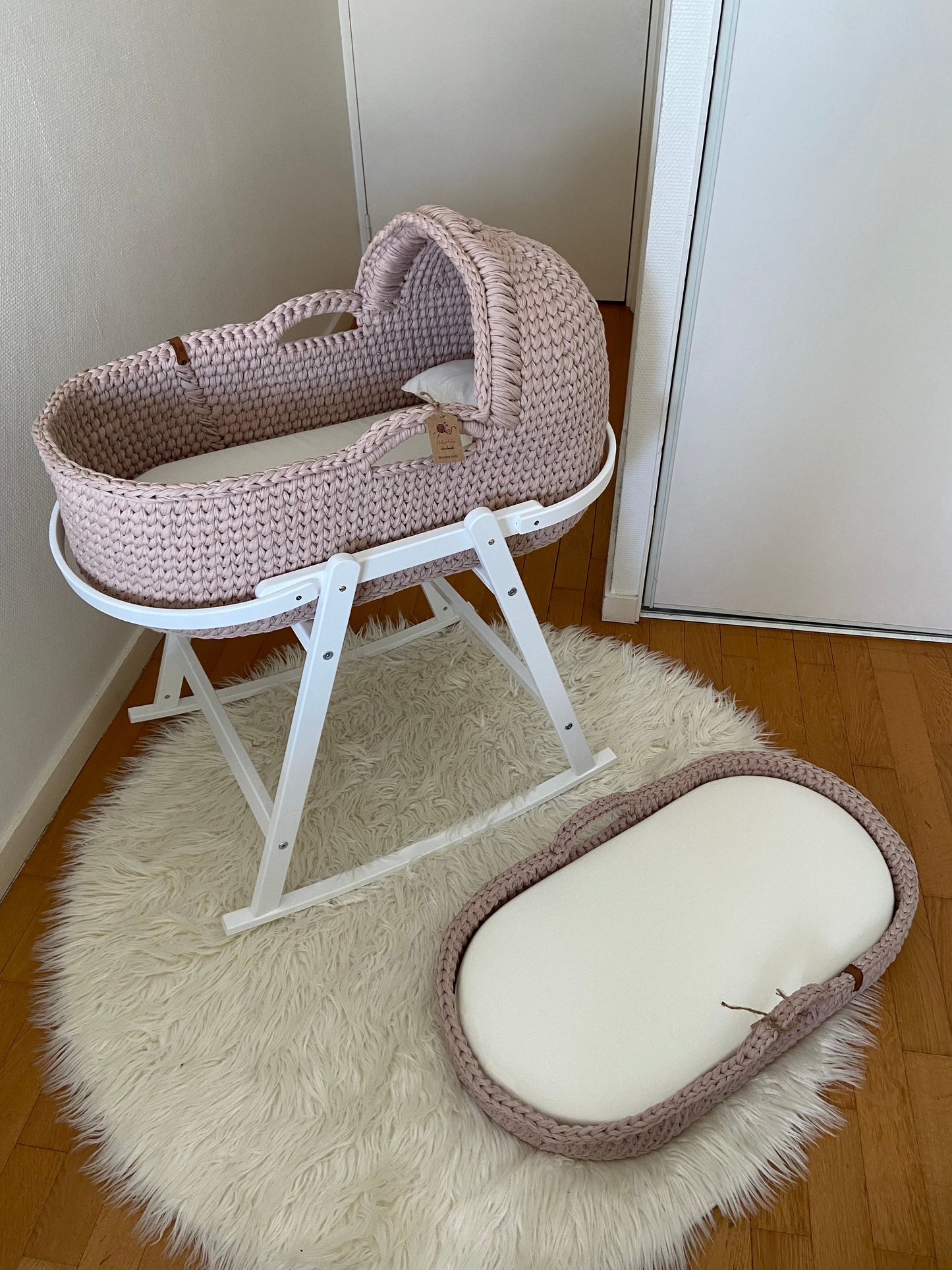 Cradle with hat