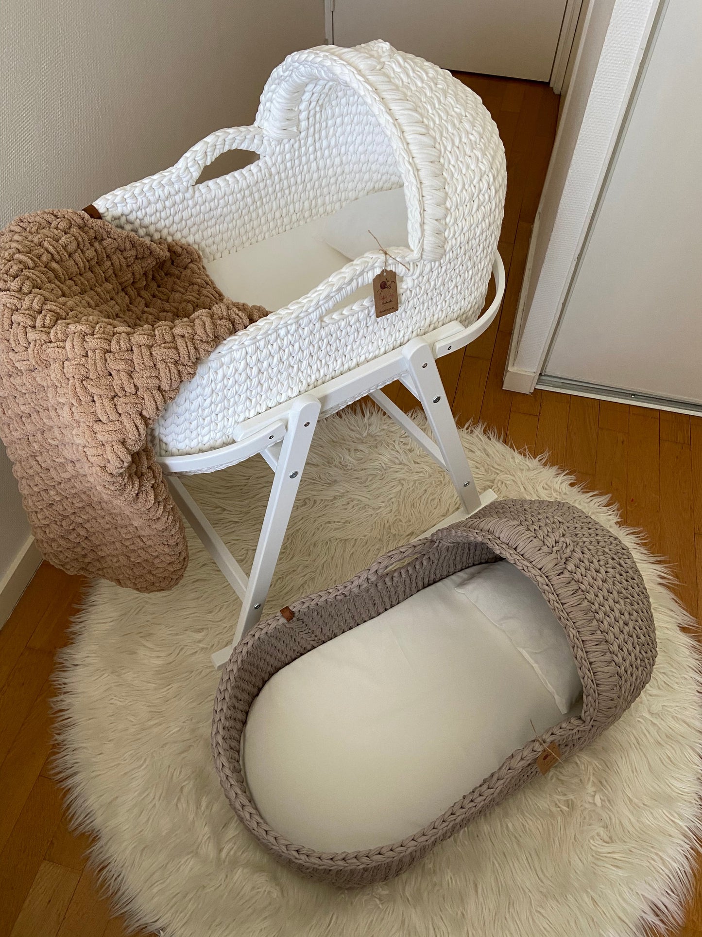 Cradle with hat