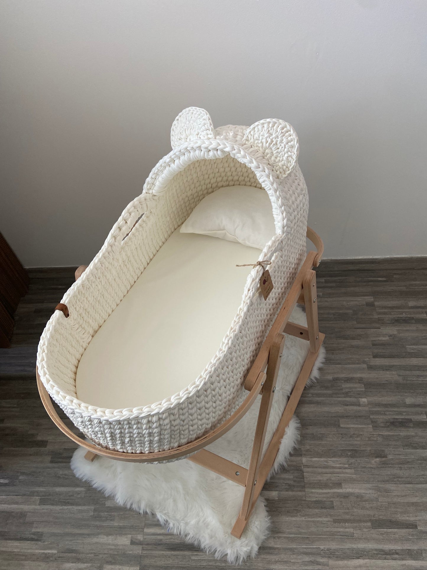 Cradle with hat