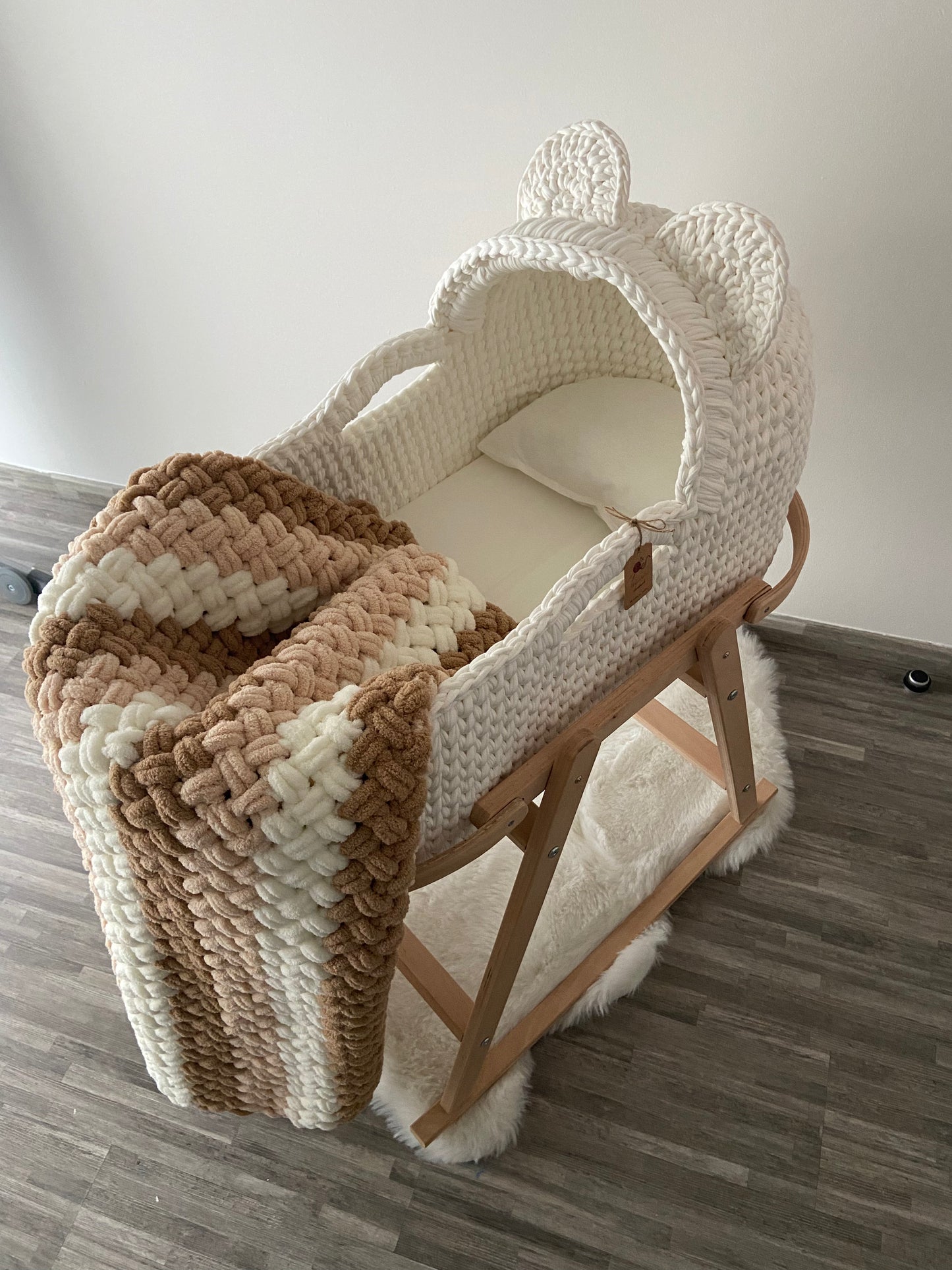 Cradle with hat