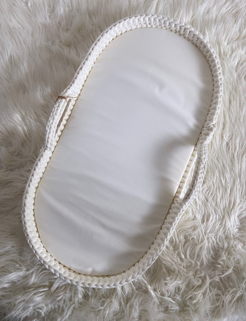 Oval changing basket