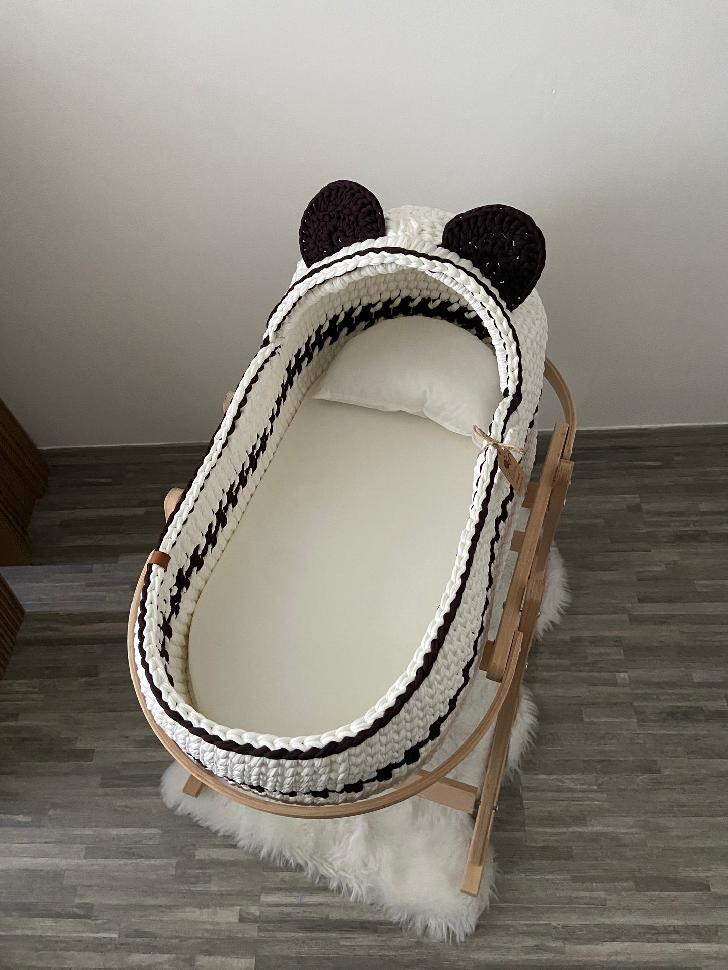 Berceau avec chapeau Blanc et Marron foncé  (prêt à l’expédition)