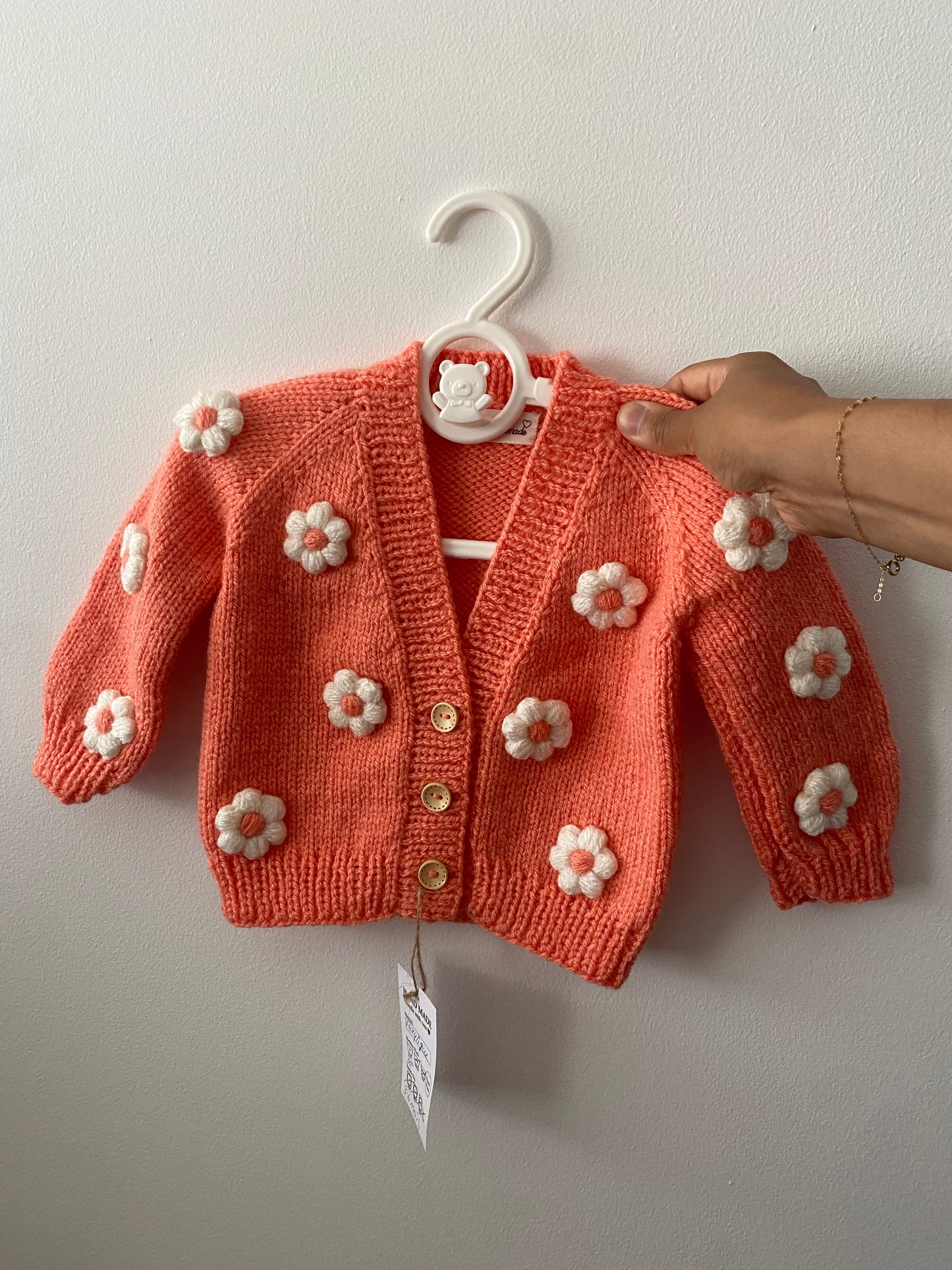 Gilet fleuri corail (prêt à partir) 3-6mois