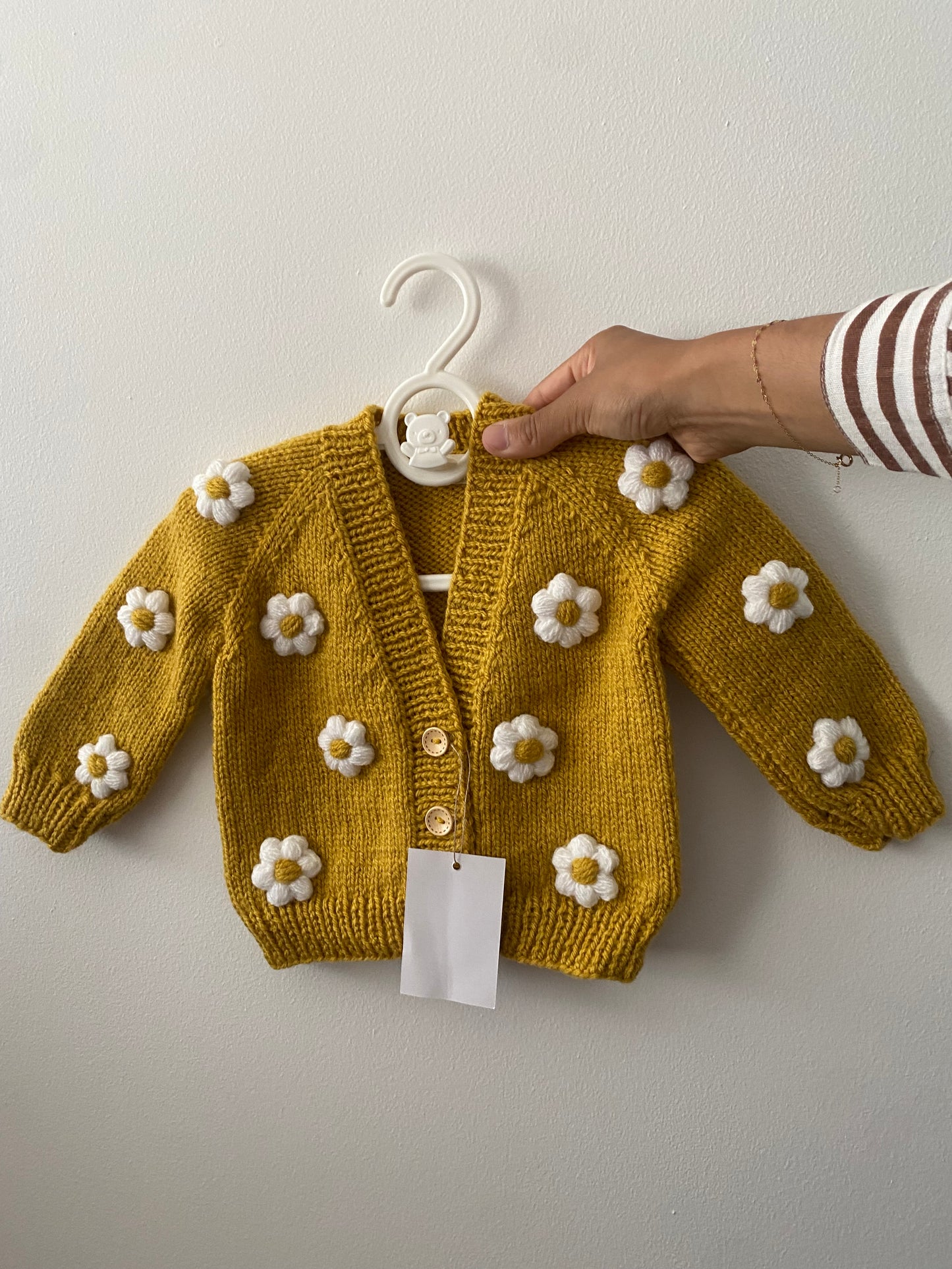Gilet fleuri moutarde (prêt à partir) 3-6mois